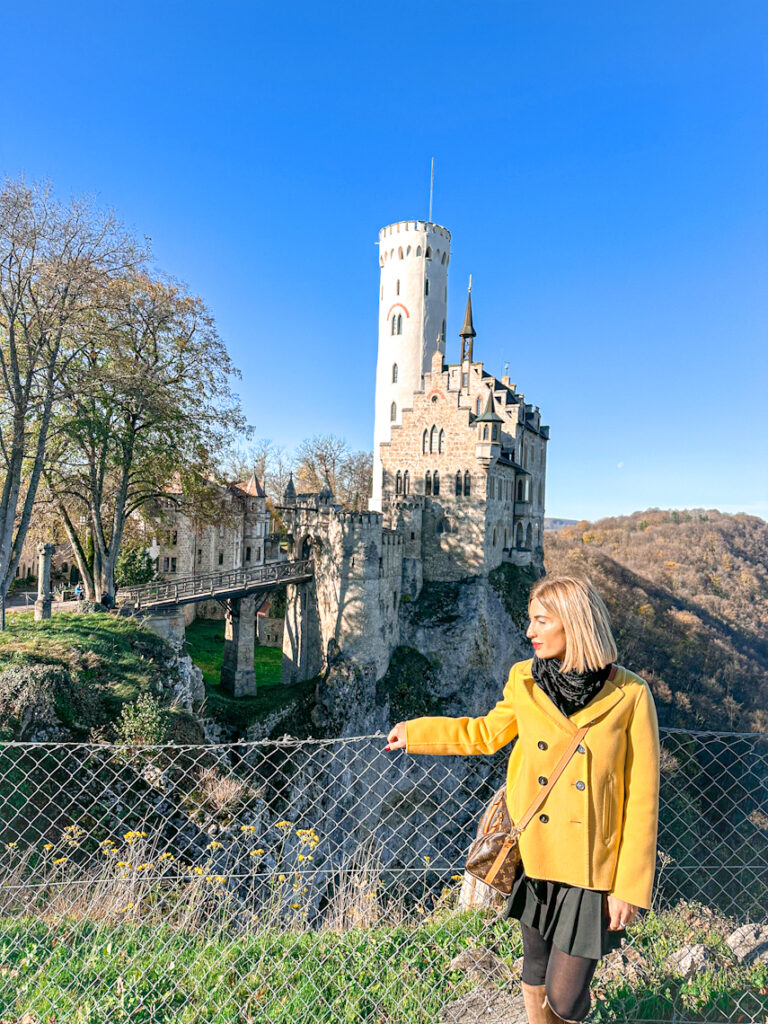 Una vista del castello di Lichtenstein con me davanti