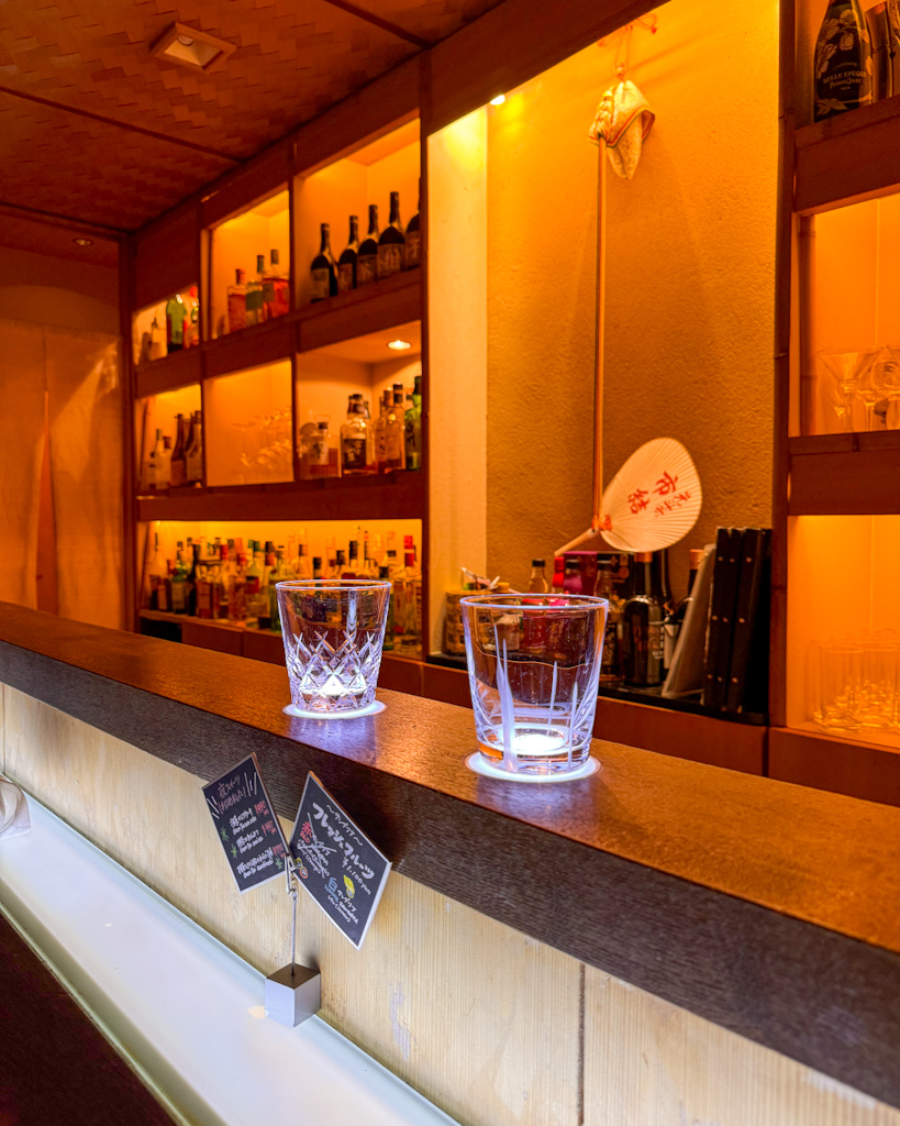 due cocktails in un bar a kyoto