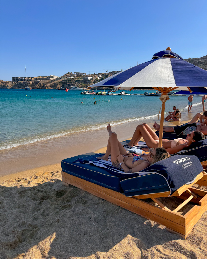 Lettini sul mare del Park di Mykonos