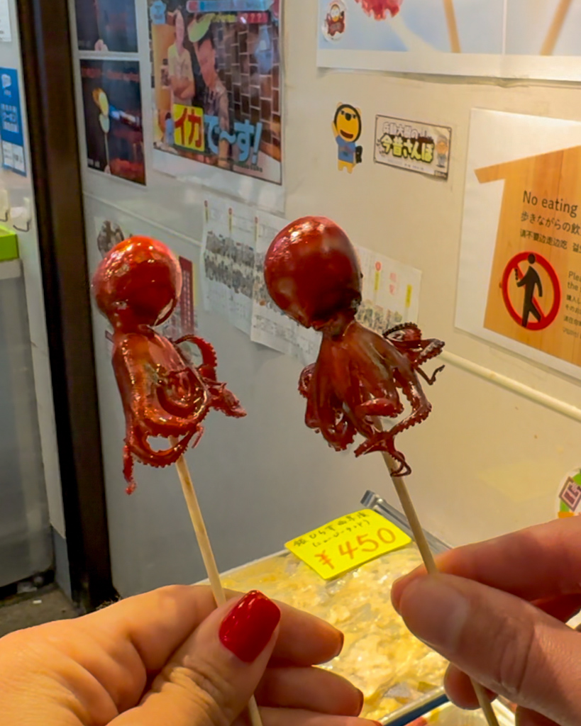 due mini polipi al nishiki market a kyoto