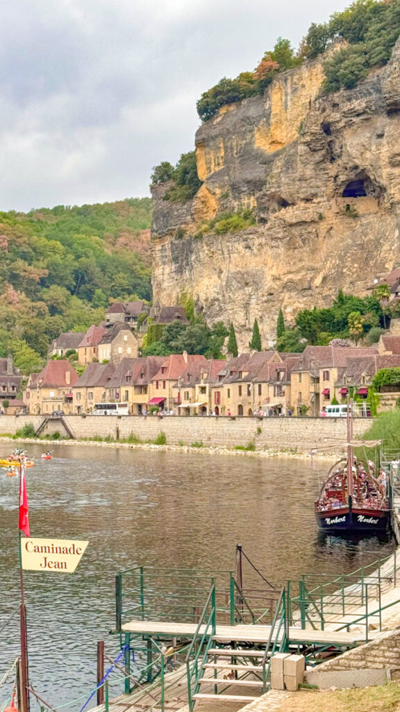 Scorcio del borgo di la Roque Gageac in Dordogna